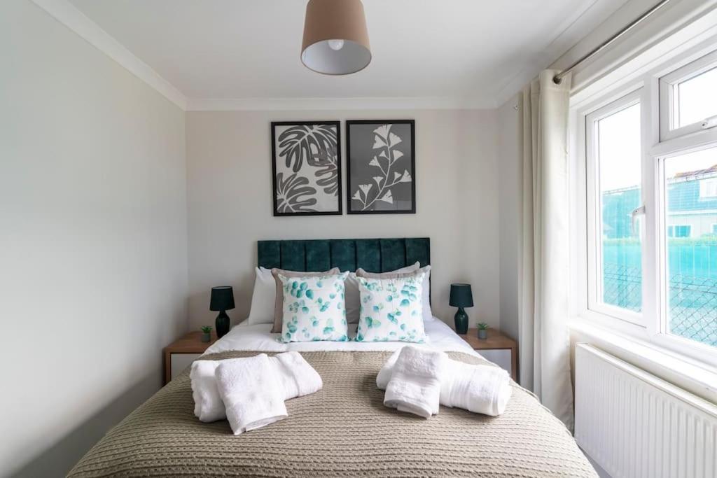Spacious Sea View 2 Bedroom Sleeps 6-Free Parking Bournemouth Dış mekan fotoğraf