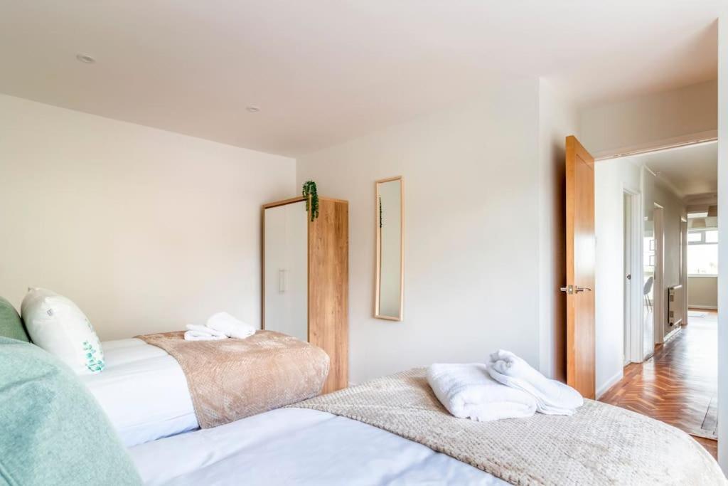 Spacious Sea View 2 Bedroom Sleeps 6-Free Parking Bournemouth Dış mekan fotoğraf
