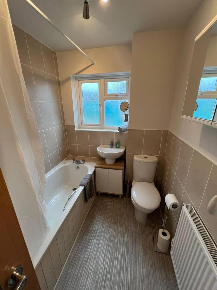 Spacious Sea View 2 Bedroom Sleeps 6-Free Parking Bournemouth Dış mekan fotoğraf